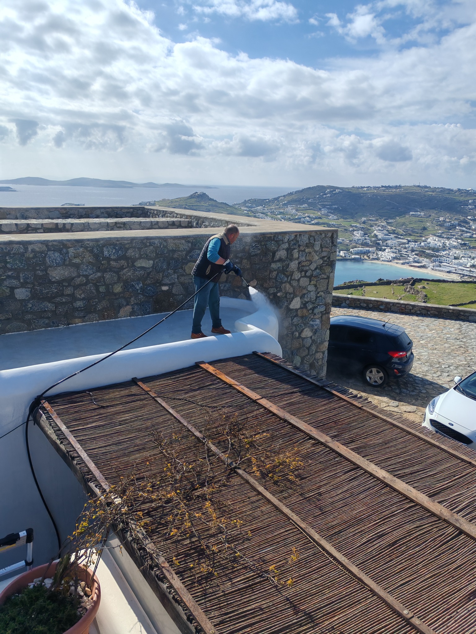 Καθαρισμός εξωτερικών επιφανειών βίλας